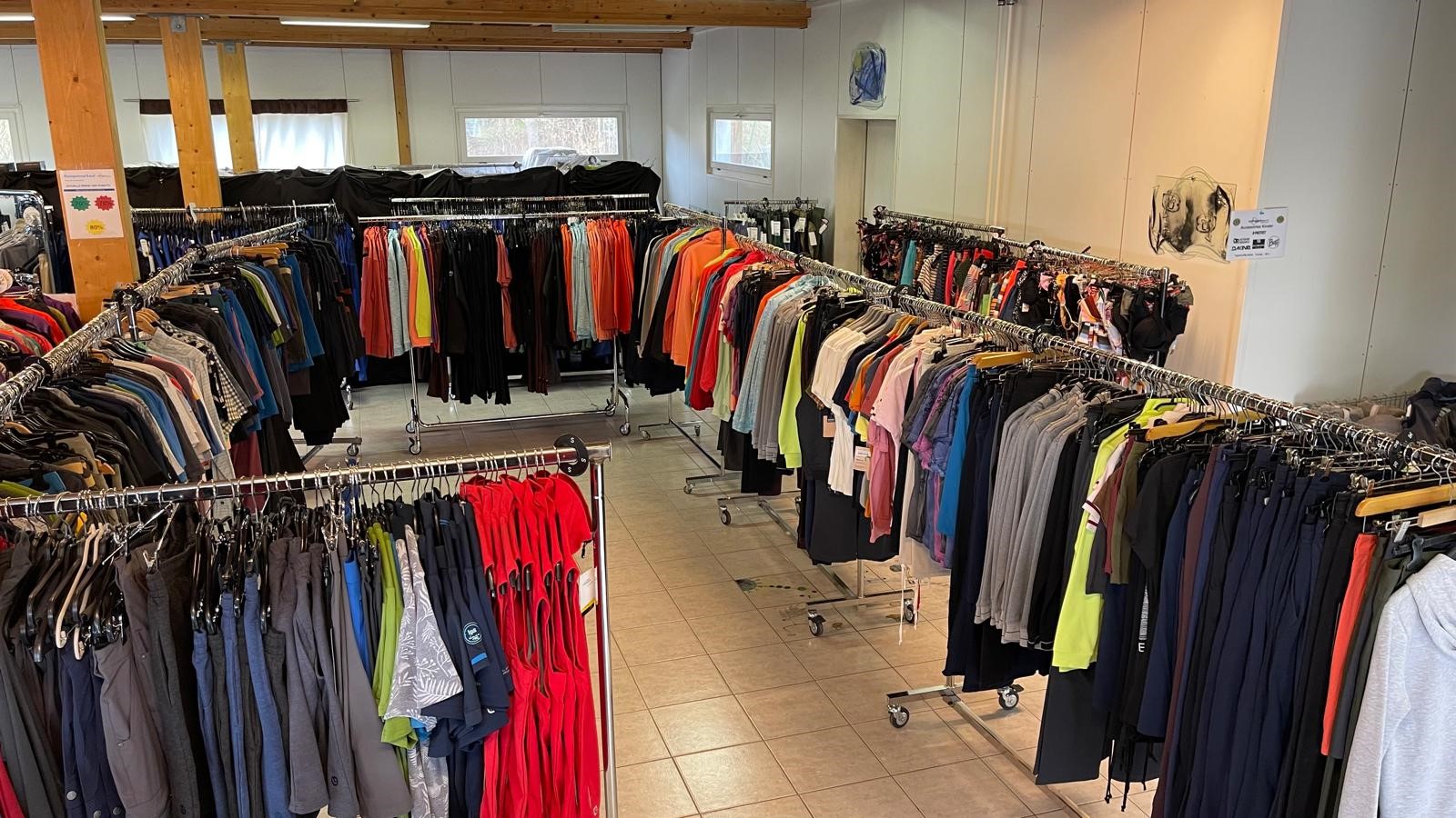 AUSVERKAUF MARKENBEKLEIDUNG